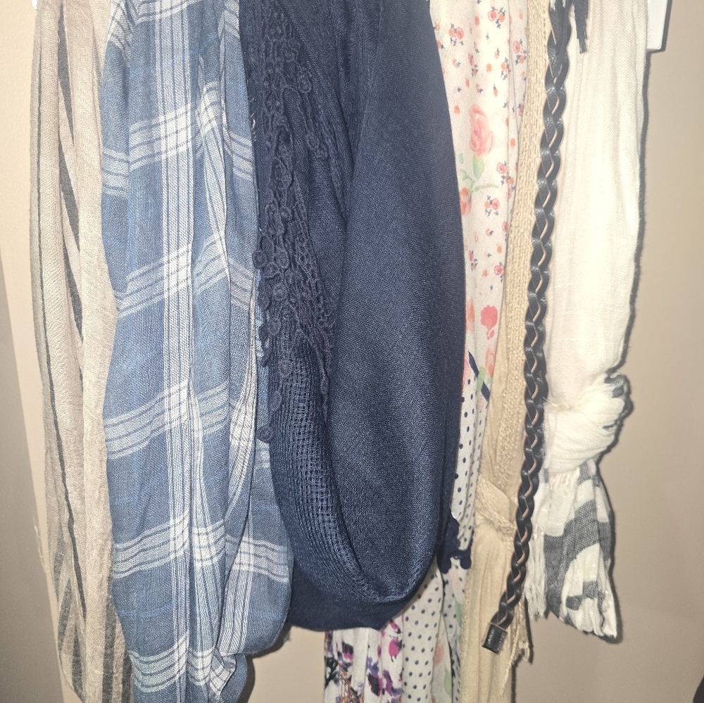 11 Infinity Scarves - Picture 2 of 2